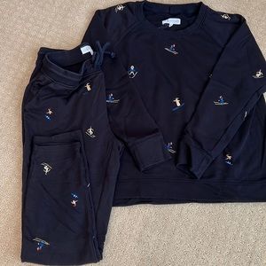 Lou and grey sweatpants and sweatshirt. Pants are small sweatshirt is a medium.